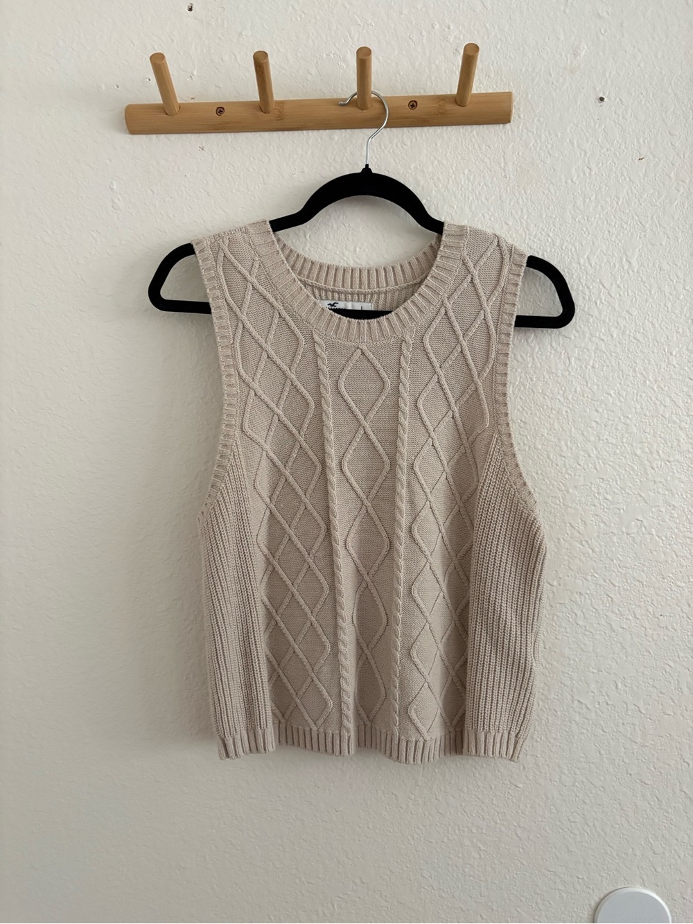 Hollister Beige Cable Knit Sleeveless Sweater Tank - Picture 1 of 2